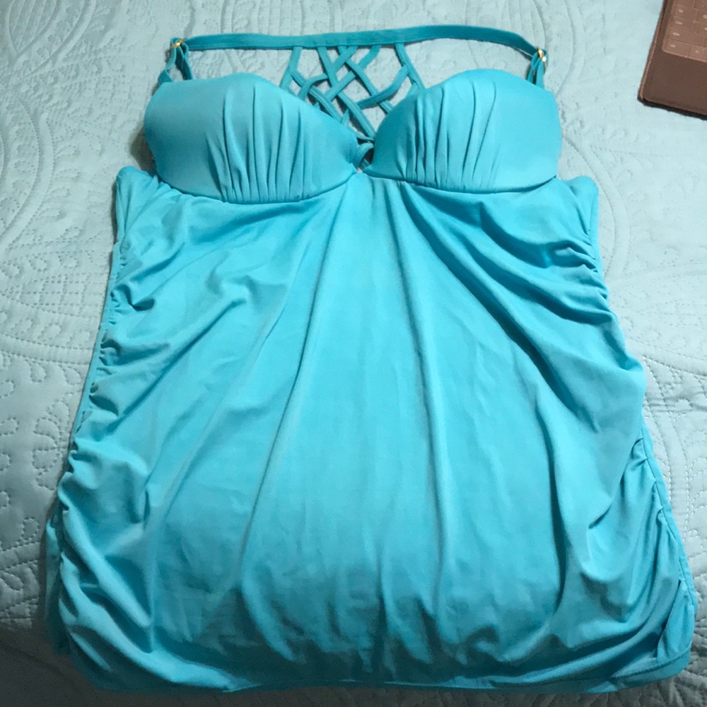 Tank swim top fits like 38 DD or 40D